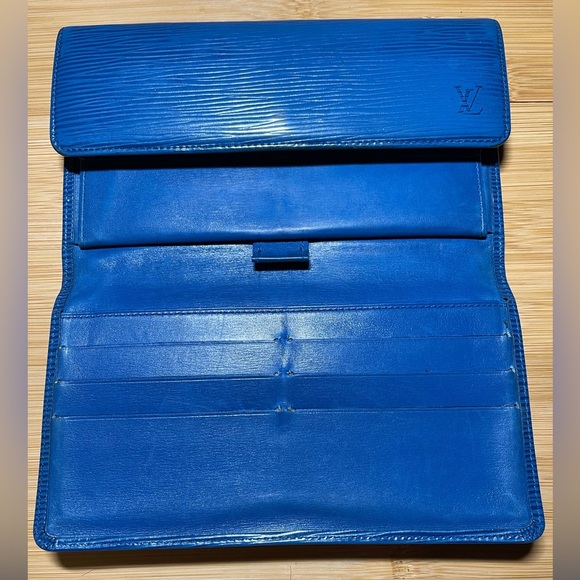 Louis Vuitton Epi International wallet - Picture 14 of 16